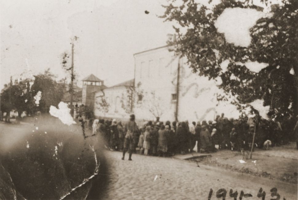 Jews from Kamenets Podolsk collected by Germans before being taken to the murder site