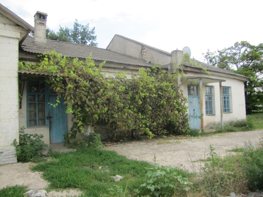 Building of the former Jewish school in Maifeld. Photographer: 	Mikhail Tyaglyy, 2010.