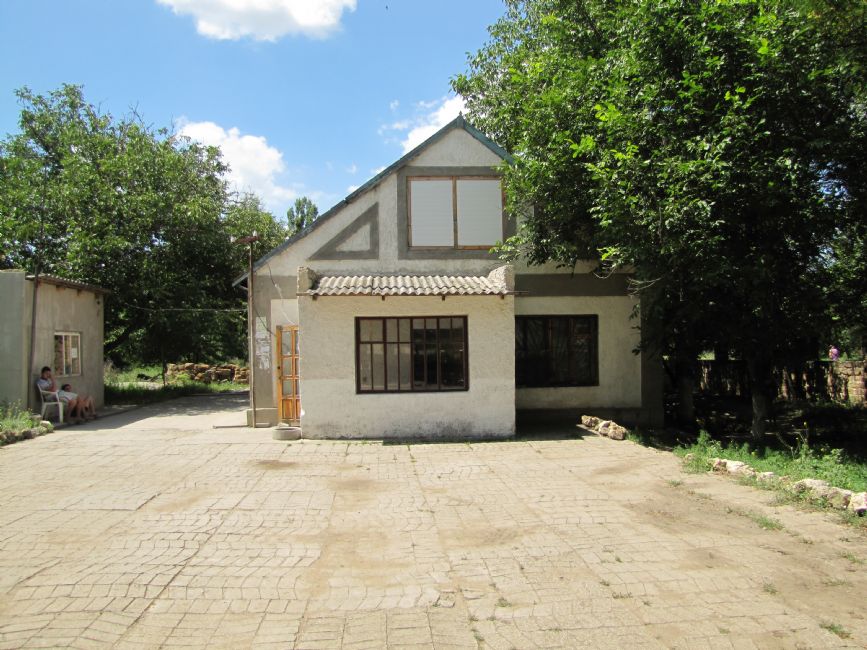 Former kolkhoz office building, where Jews of Pervomaiskoye were assembled before being murdered. Photographer: 	Mikhail Tyaglyy, 2010.