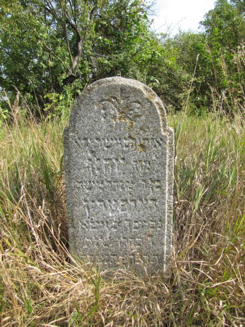 Tombstone at the former Jewish cemetery of Yagotin. Photographer: 	Mikhail Tyaglyy, 2018.