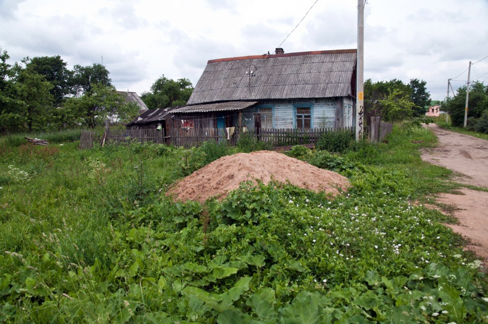 Former ghetto building on Parkovaya Street, Slavnoye. Photographer: 	Alexander Litin, 2011.