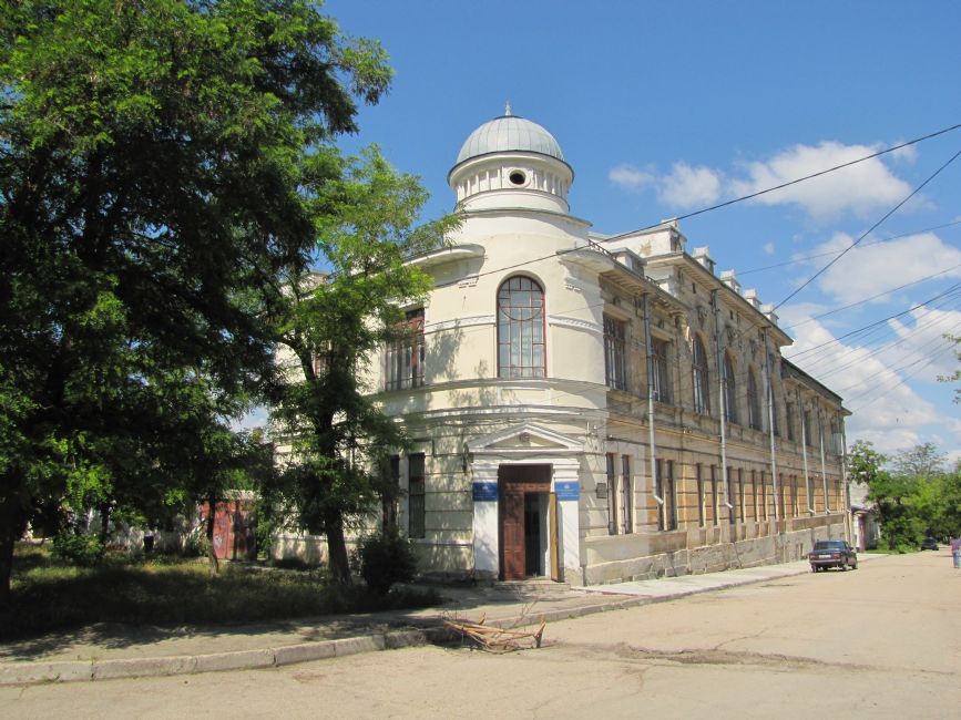 Former building of the Talmud Torah and later a collection point of the Krymchak Jews. Photographer: 	Mikhail Tyaglyy, 2011.