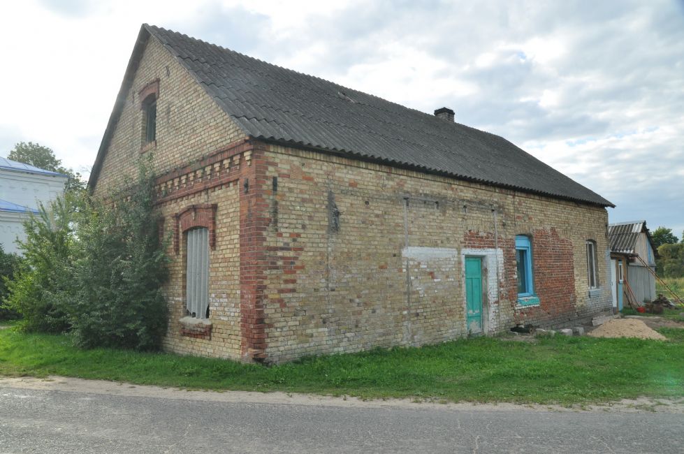 A former ghetto building in Plissa. Photographer: 	Alexander Litin, 2014.