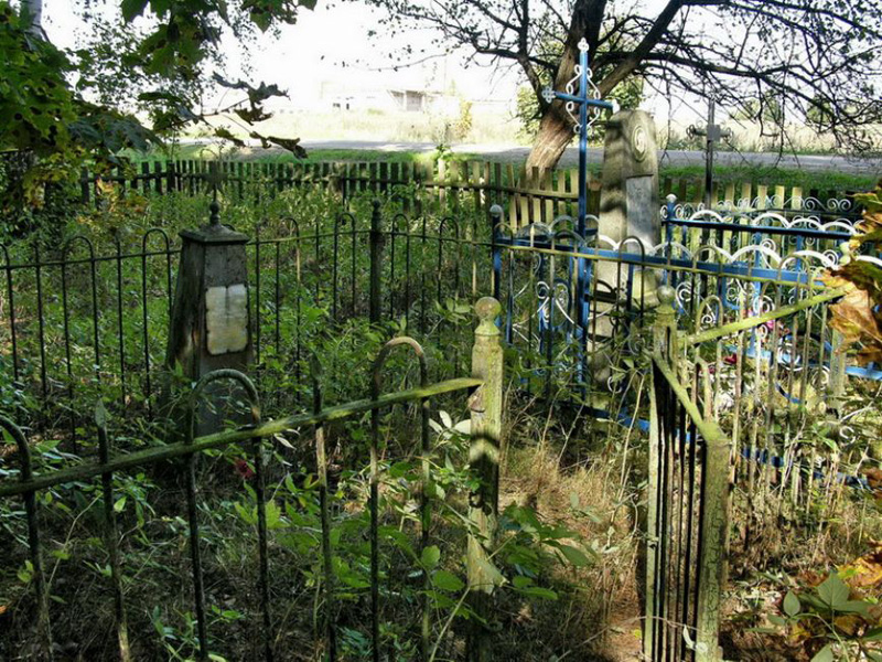 Ustye Russian Orthodox cemetery murder site. Photographer: 	Alexander Litin, 2008.