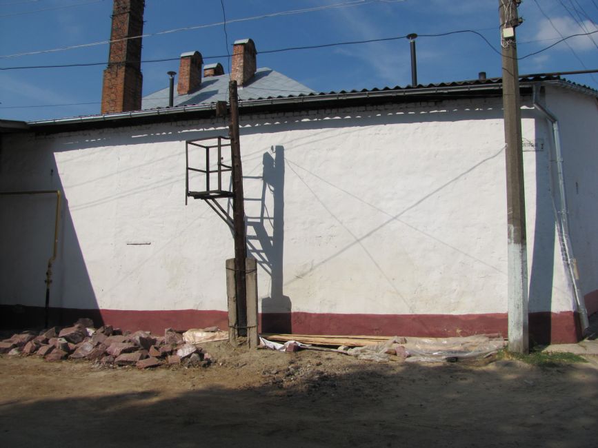 Wall of the former St. Basil's Convent - contemporary view of the murder site in Ovruch. Photographer: 	Mikhail Tyaglyy, 2015.
