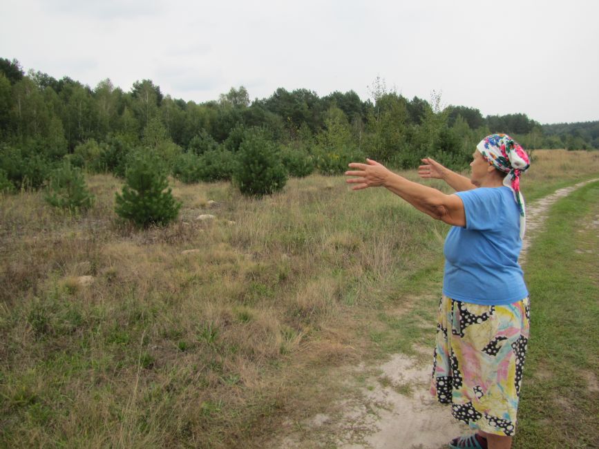 Bronislava Boginska, Sobolevka resident, showing the shooting site. Photographer: 	Mikhail Tyaglyy, 2012.