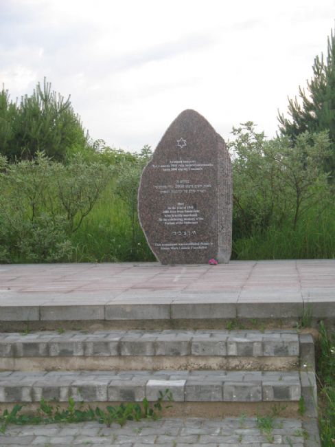 Monument commemorating the Jewish victims from Smolevichi