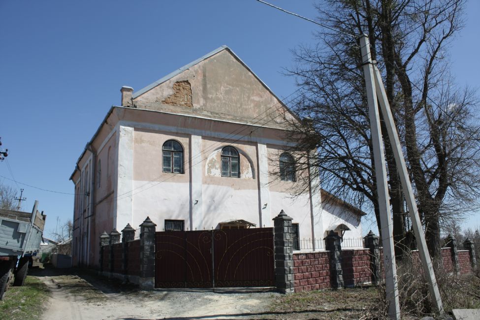Current view of the synagogue built by the Jewish community of Shepetovka in 1820. Photographer: Eugene Shnaider, 2013.