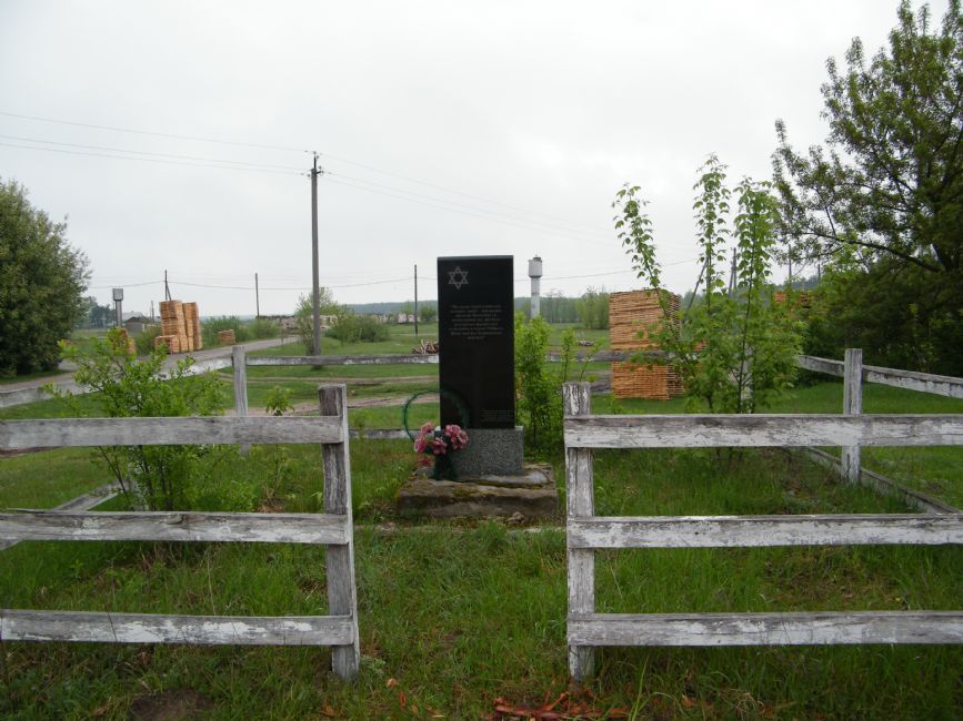 Contemporary view of the monument to the Holocaust victims of Niesuchojeże