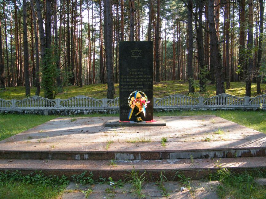 Current view of the monument to the Holocaust victims of Maniewicze and Trojanówka