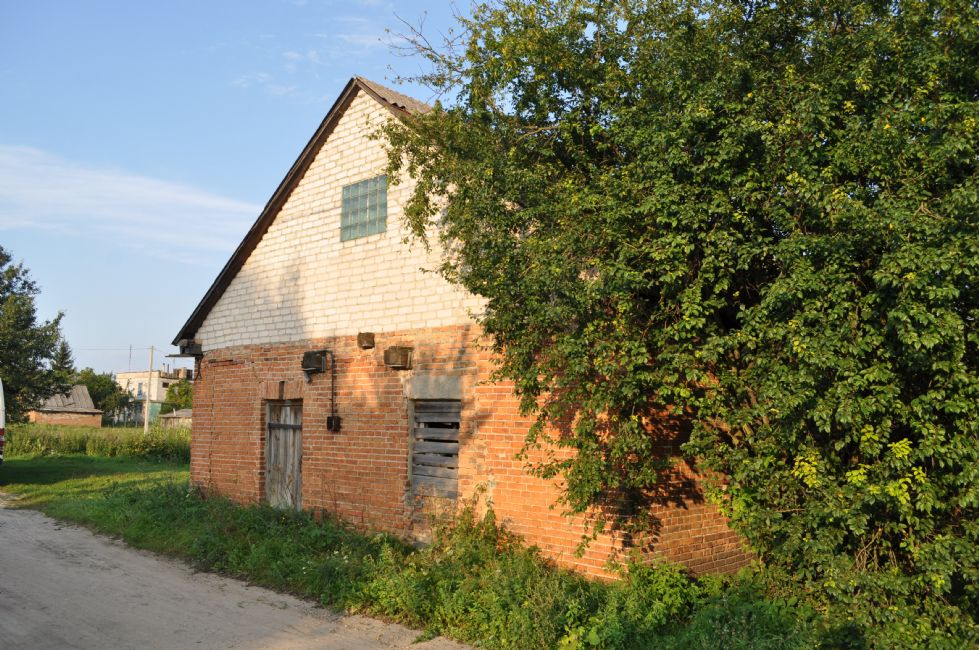 Building of former mikvah in Horodec. Photo by Krzysztof Bielawski