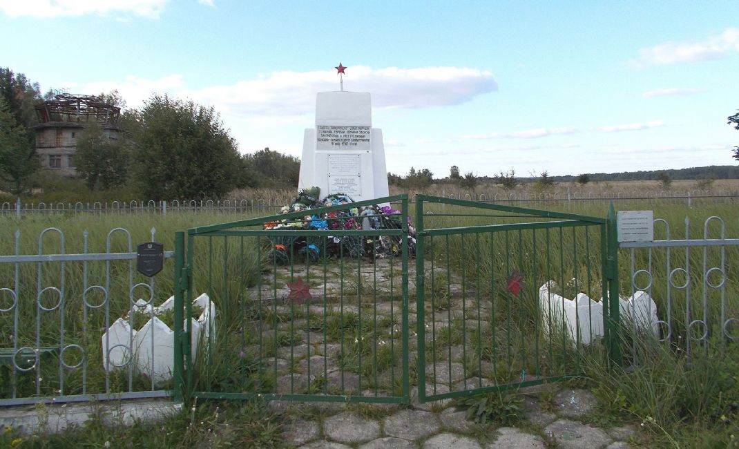 Monument at the former Soviet military airfield, the site of the mass murder of Jews in Szczuczyn.