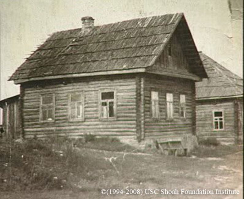 Jewish house in Kamen, 1939. A photograph from the interview with Solomon Ratner, USC Shoa Foundation Institute, copy YVA O.93/37118