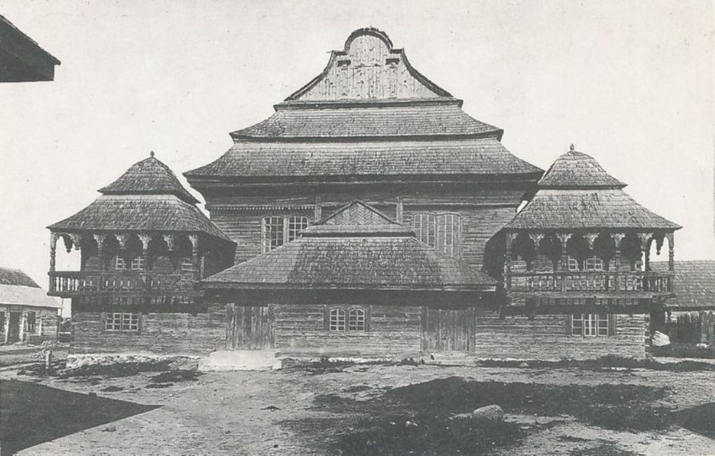 The wooden synagogue in Wołpa, destroyed and burned by the Nazis